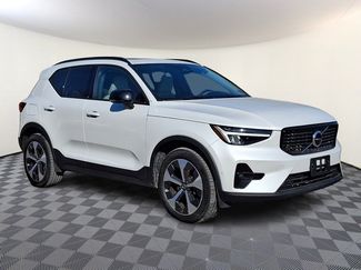 Used 2023 Volvo XC40 B5 Plus video 1