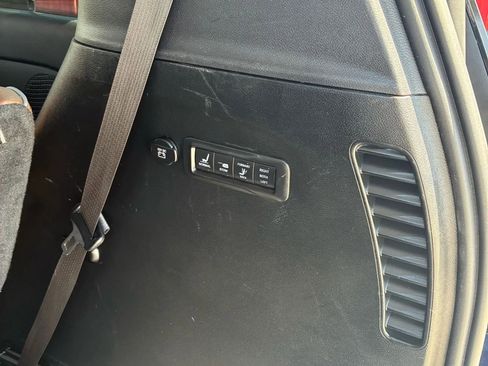 Used 2017 Chrysler Pacifica Limited image 41