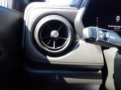 Used 2023 Chevrolet Colorado W/T image 19