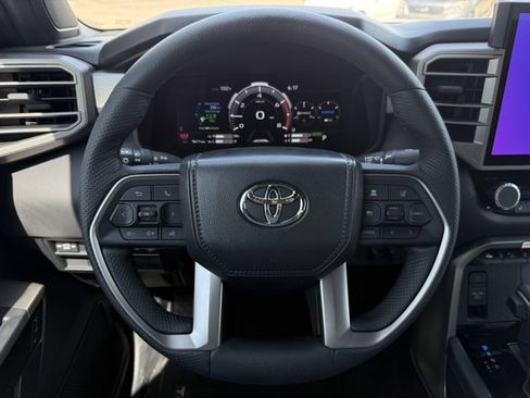 Used 2025 Toyota Tundra Limited AWD/4WD image 14