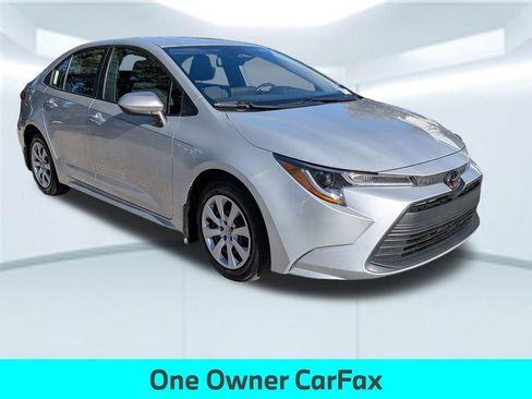 Used 2025 Toyota Corolla LE FWD image 9