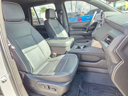 Used 2024 GMC Yukon SLT w/ SLT Luxury Package AWD/4WD image 16