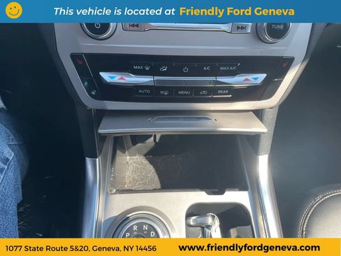 Used 2024 Ford Explorer XLT AWD/4WD image 24