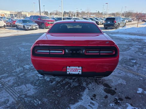 Used 2022 Dodge Challenger GT image 4