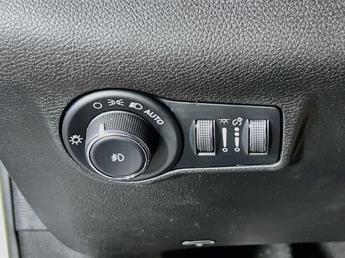 Used 2023 Jeep Compass Limited AWD/4WD image 10