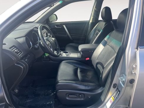 Used 2012 Toyota Highlander 4WD Hybrid w/ Leather Pkg image 9