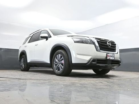 Used 2025 Nissan Pathfinder SV AWD/4WD image 38