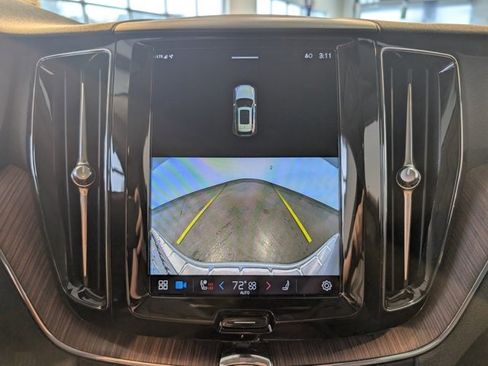 Used 2023 Volvo XC60 B5 Plus w/ Protection Package Premier image 22