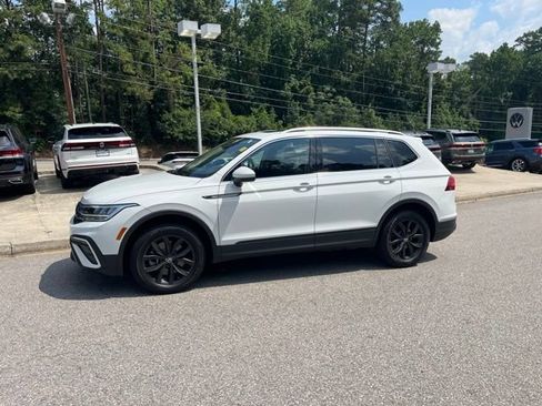 Used 2024 Volkswagen Tiguan SE AWD/4WD image 36