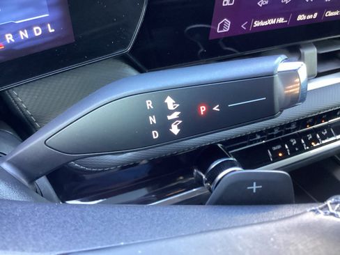 Used 2025 Chevrolet Equinox LT FWD image 26