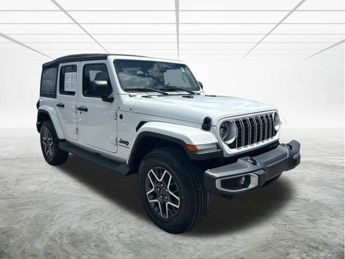Used 2025 Jeep Wrangler Unlimited Sahara AWD/4WD image 2