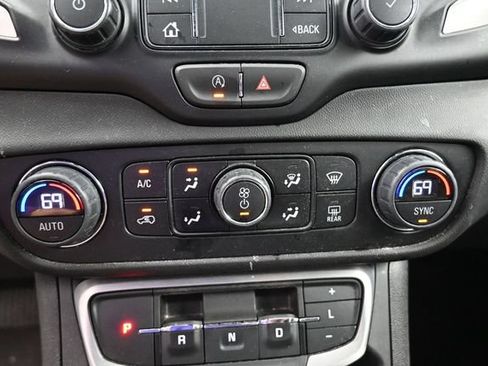 Used 2024 GMC Terrain SLT AWD/4WD image 24