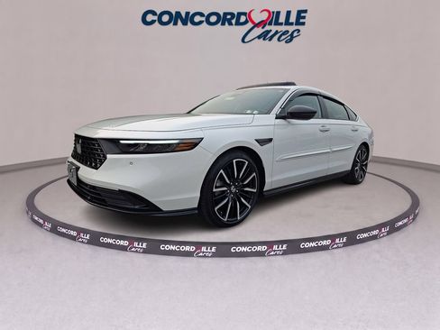 Used 2025 Honda Accord Touring image 3