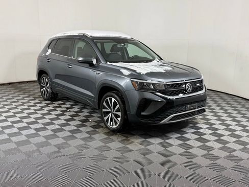 Used 2022 Volkswagen Taos SE image 9