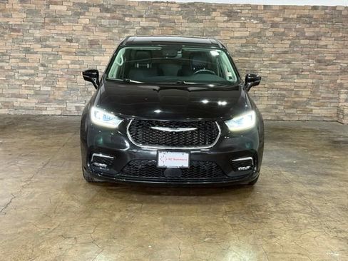 Used 2022 Chrysler Pacifica Touring-L w/ Uconnect Theater Family Group FWD image 32