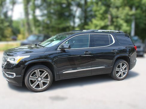 Used 2019 GMC Acadia Denali w/ Technology Package FWD image 4