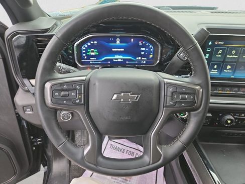 Used 2025 Chevrolet Silverado 2500 ZR2 w/ Technology Package image 17
