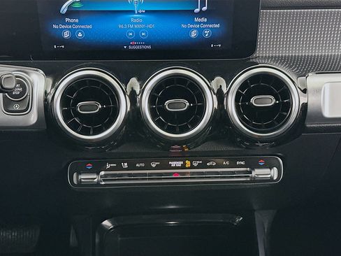 Used 2023 Mercedes-Benz GLB 250 4MATIC image 13