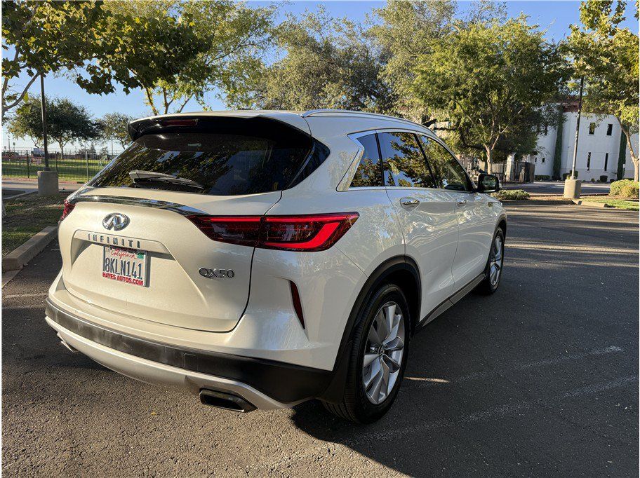 Used 2019 INFINITI QX50 Luxe w/ Navigation Package FWD image 5