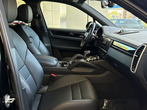 Used 2023 Porsche Cayenne AWD/4WD image 23