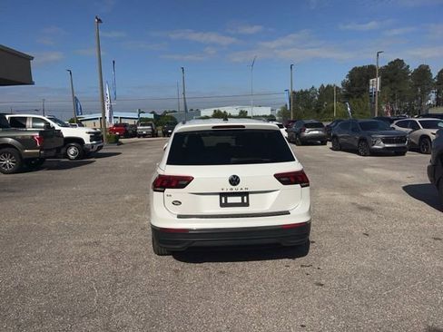 Used 2023 Volkswagen Tiguan SE image 7