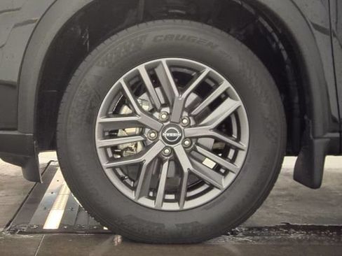 Used 2025 Nissan Rogue S FWD image 9