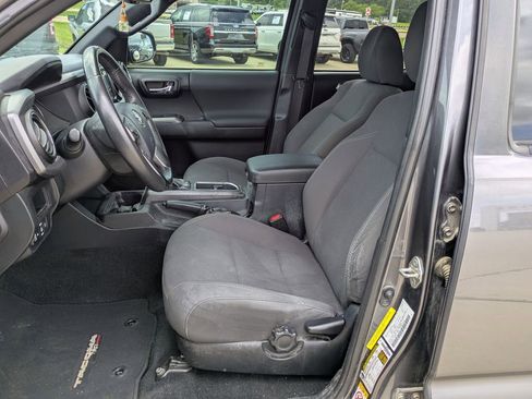 Used 2018 Toyota Tacoma TRD Sport w/ Technology Package AWD/4WD image 5