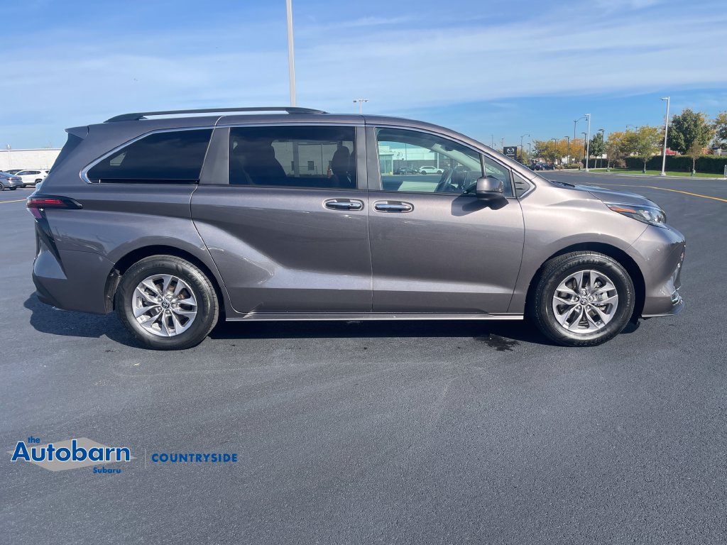 Used 2024 Toyota Sienna XLE AWD/4WD image 6