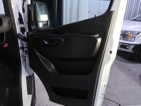 Used 2023 Mercedes-Benz Sprinter 2500 image 14