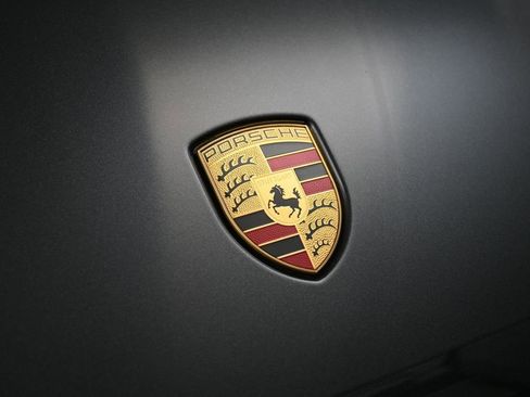 Certified 2025 Porsche Macan image 13