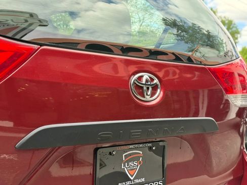 Used 2013 Toyota Sienna L FWD image 38