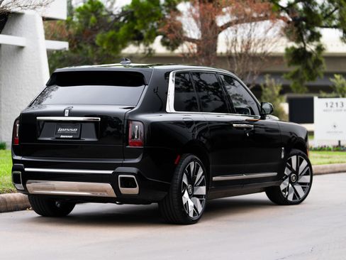 Used 2026 Rolls-Royce Cullinan image 2