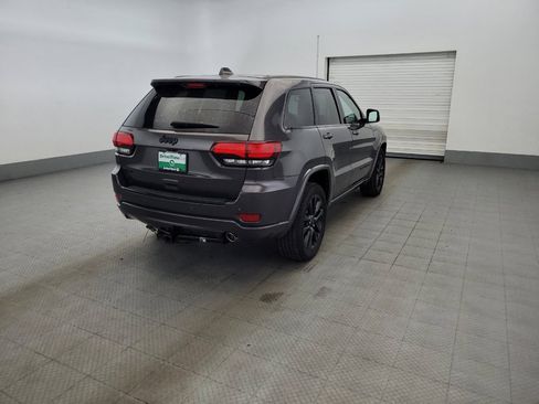Used 2017 Jeep Grand Cherokee Altitude AWD/4WD image 9