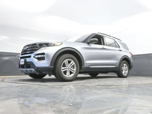 Used 2024 Ford Explorer XLT w/ Equipment Group 202A AWD/4WD image 48