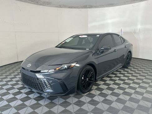 Used 2025 Toyota Camry SE w/ Convenience Package FWD image 7