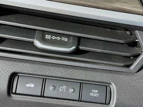 Used 2025 Nissan Altima 2.5 SV image 17