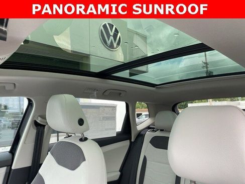 New 2025 Volkswagen Taos SE image 6