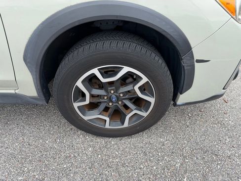 Used 2017 Subaru Crosstrek 2.0i Premium AWD/4WD image 4