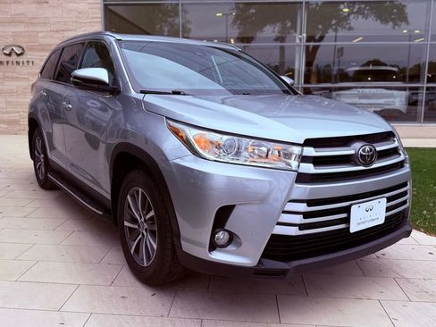 Used 2019 Toyota Highlander XLE image 3