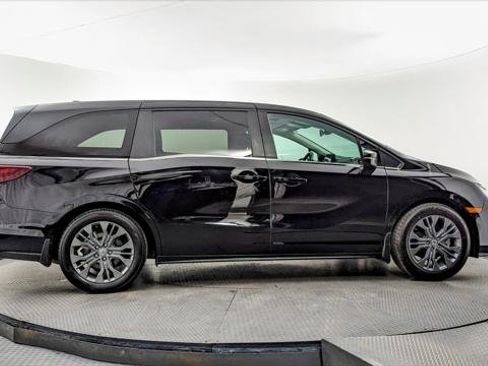 Used 2025 Honda Odyssey Touring image 9