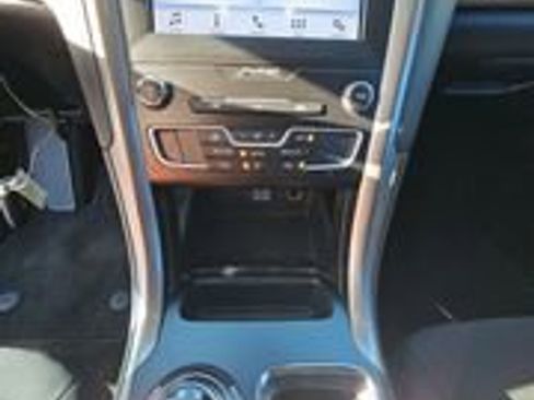 Used 2019 Ford Fusion SE FWD image 6