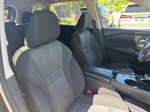 Used 2025 Nissan Rogue SV FWD image 16