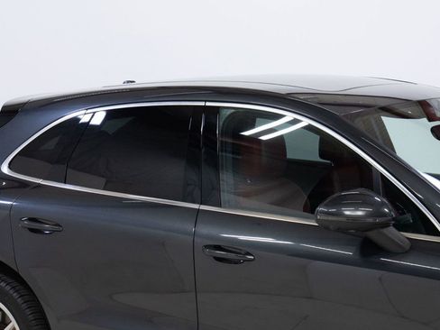 Used 2017 Porsche Macan Turbo image 14