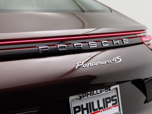 Used 2018 Porsche Panamera 4S AWD/4WD image 15