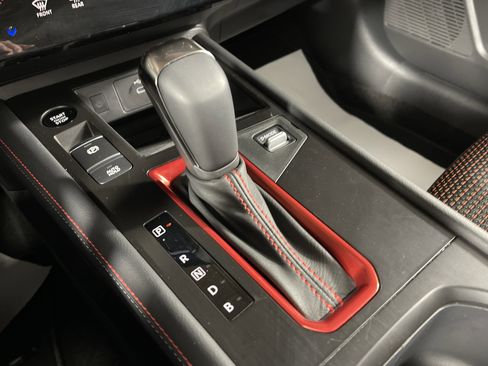 Used 2025 Nissan Kicks SR image 25