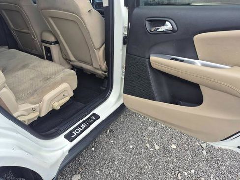 Used 2015 Dodge Journey SXT w/ Flexible Seating Group image 2