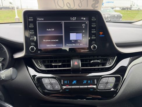 Used 2020 Toyota C-HR LE image 18