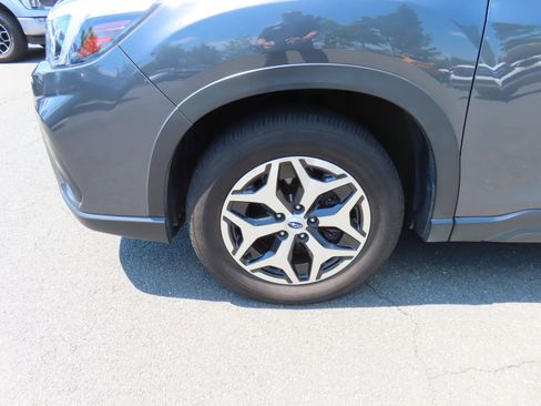 Used 2021 Subaru Forester Premium AWD/4WD image 11