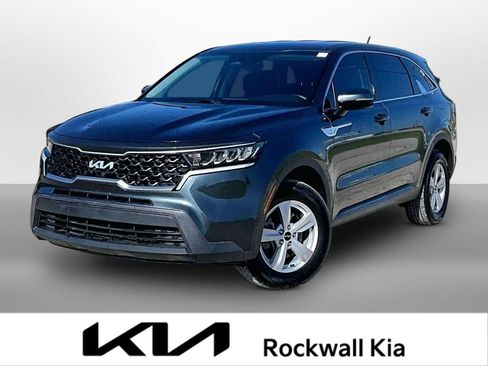 Certified 2022 Kia Sorento LX FWD image 1