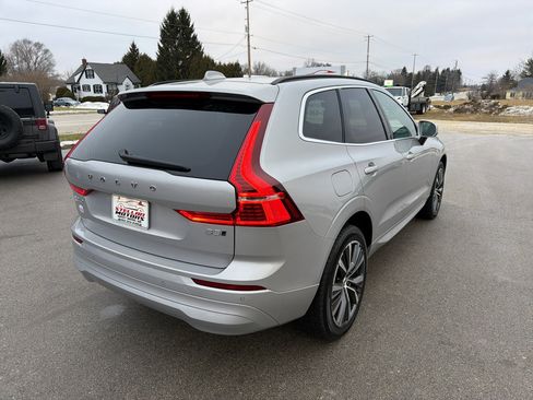 Used 2022 Volvo XC60 B5 Momentum w/ Climate Package image 7